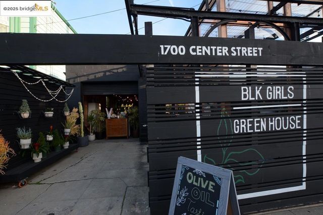 1633 8Th St, Oakland, CA 94607