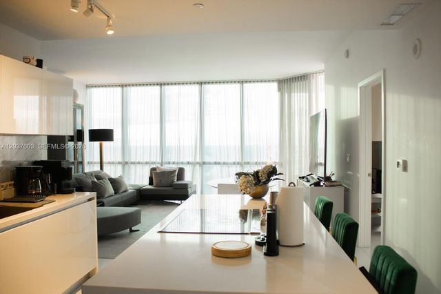 851 NE 1st Ave 4806, Miami, FL 33132