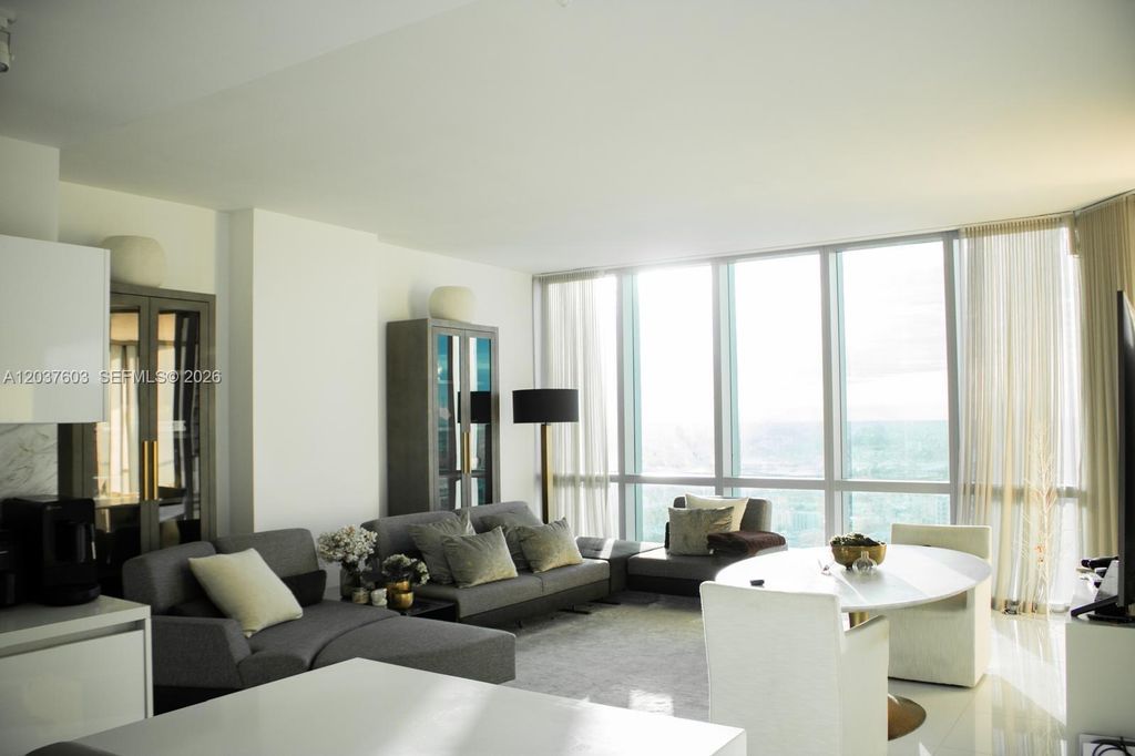 851 NE 1st Ave 4806, Miami, FL 33132