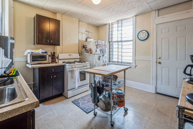 3140 N Kenmore Avenue 3, Chicago, IL 60657