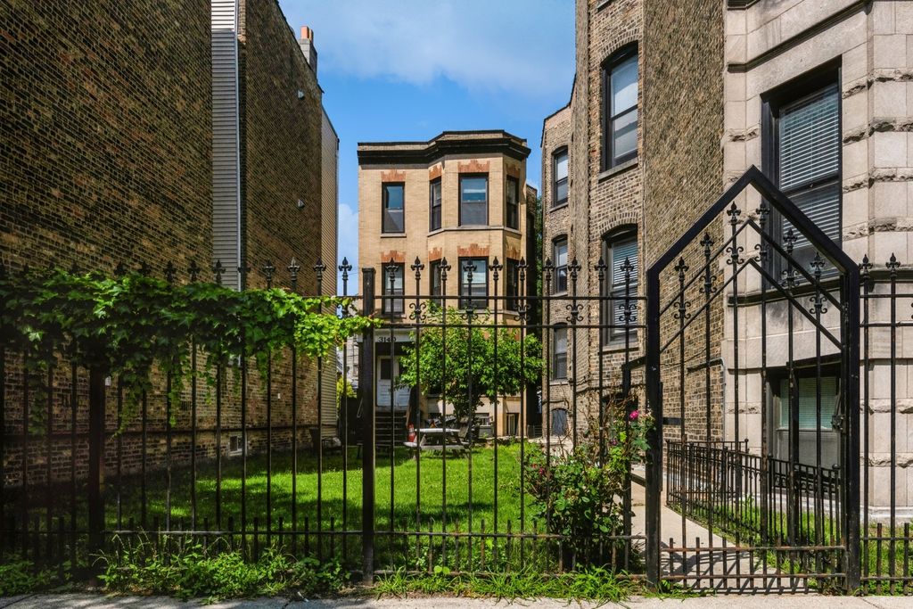 3140 N Kenmore Avenue 3, Chicago, IL 60657