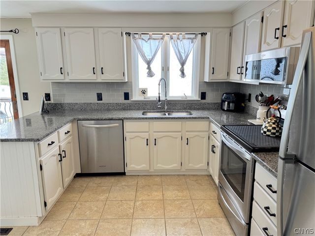 4245 Rancho Park Drive, Clay, NY 13090