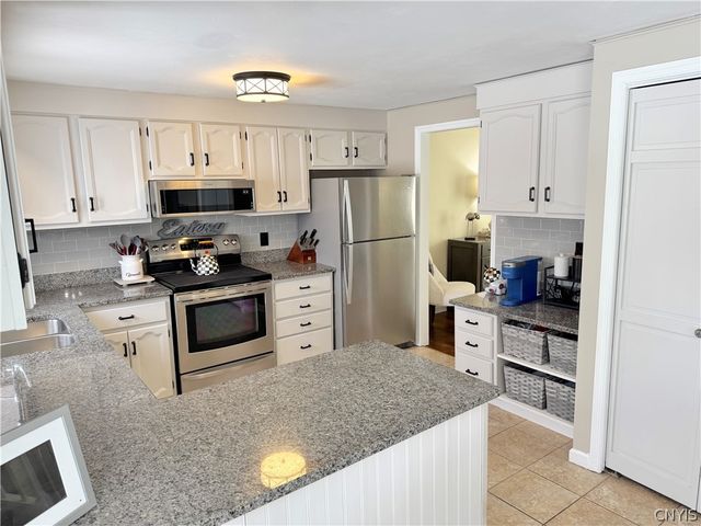 4245 Rancho Park Drive, Clay, NY 13090