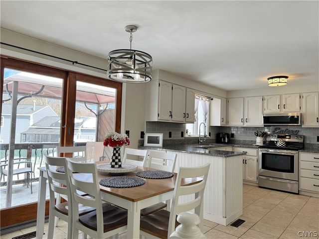 4245 Rancho Park Drive, Clay, NY 13090