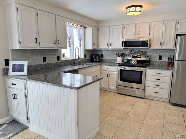 4245 Rancho Park Drive, Clay, NY 13090