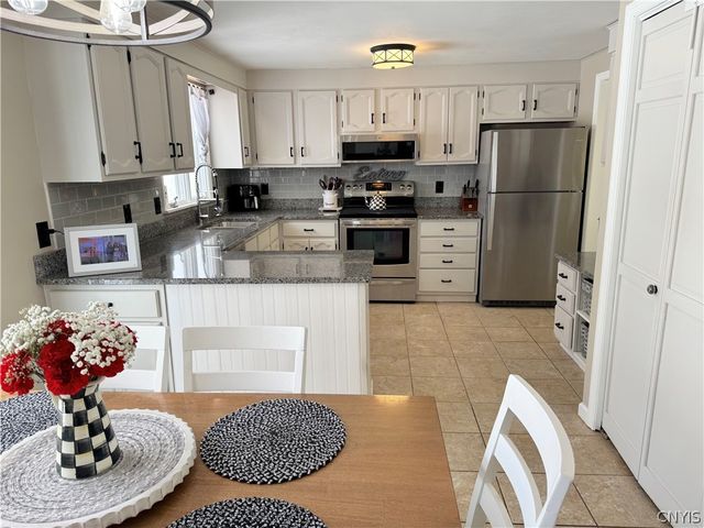 4245 Rancho Park Drive, Clay, NY 13090