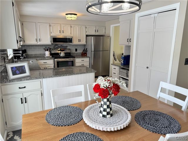 4245 Rancho Park Drive, Clay, NY 13090