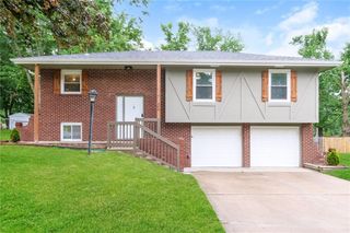 506 Roanoke Drive, Blue Springs, MO 64014