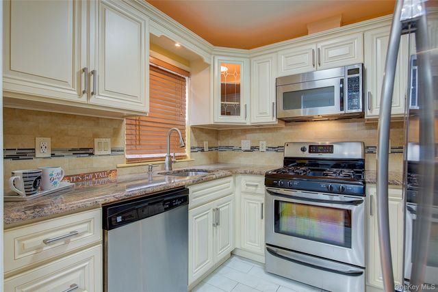 41 Beechwood Avenue House, Mount Vernon, NY 10553