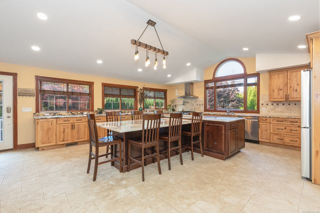 9 Cheryl Lane, Prospect, CT 06712