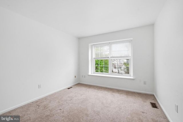 37 ELKINGTON DR, Mount Laurel, NJ 08054