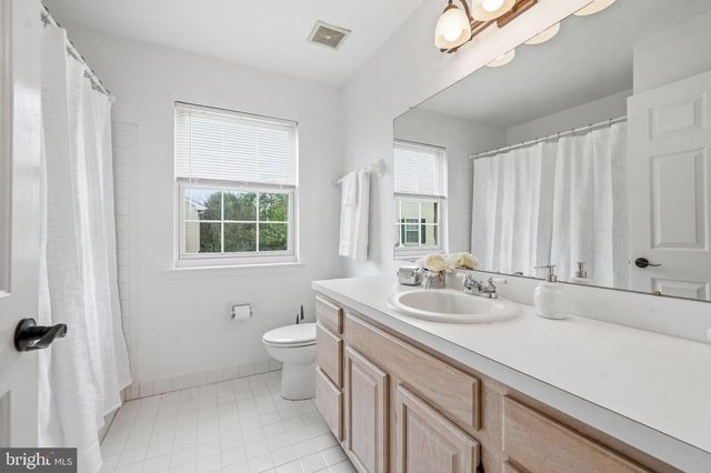 37 ELKINGTON DR, Mount Laurel, NJ 08054