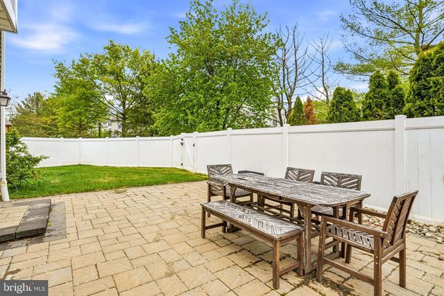 37 ELKINGTON DR, Mount Laurel, NJ 08054