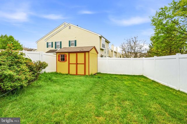 37 ELKINGTON DR, Mount Laurel, NJ 08054