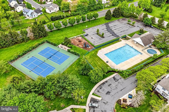 37 ELKINGTON DR, Mount Laurel, NJ 08054