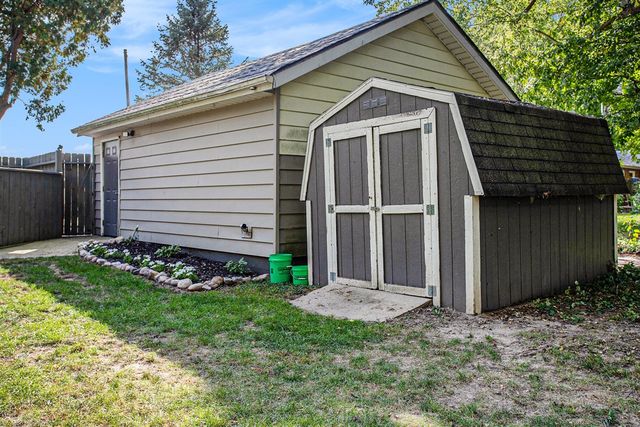 32780 M 43, Paw Paw, MI 49079