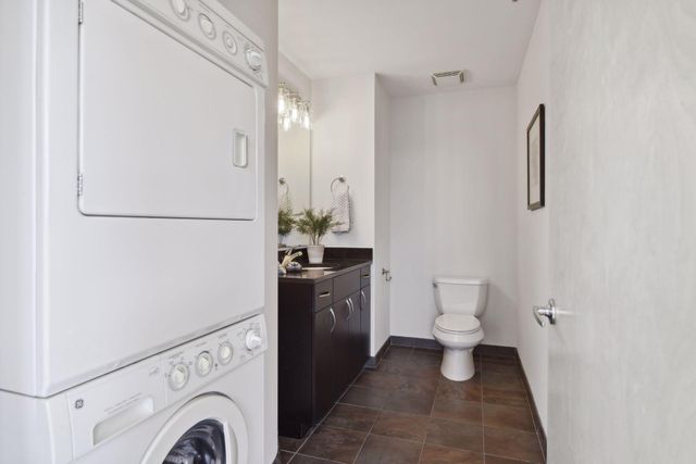 215 10th Avenue S 438, Minneapolis, MN 55415