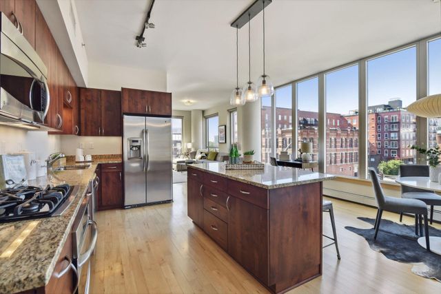 215 10th Avenue S 438, Minneapolis, MN 55415