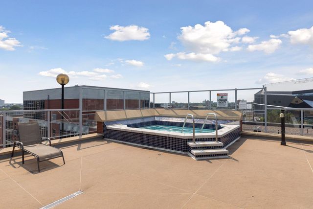 215 10th Avenue S 438, Minneapolis, MN 55415