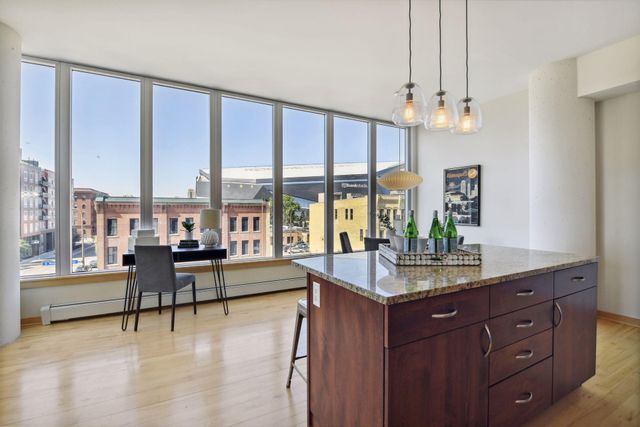 215 10th Avenue S 438, Minneapolis, MN 55415