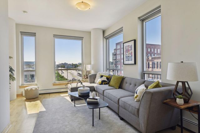 215 10th Avenue S 438, Minneapolis, MN 55415