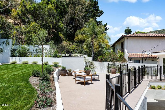 1475 N Bundy Drive, Los Angeles, CA 90049