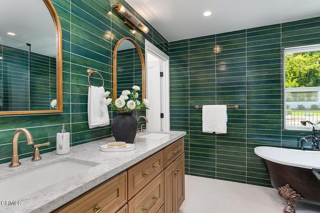 1475 N Bundy Drive, Los Angeles, CA 90049