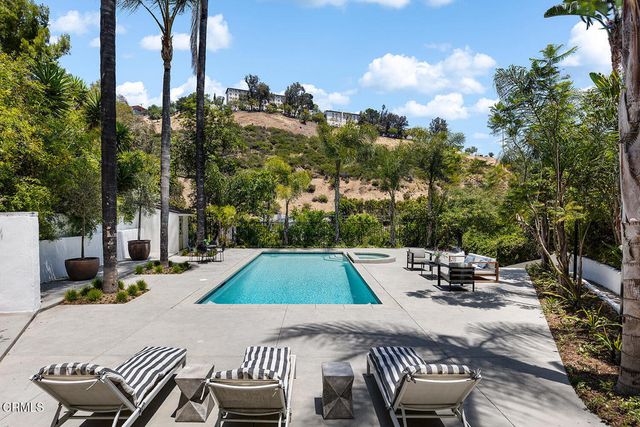 1475 N Bundy Drive, Los Angeles, CA 90049