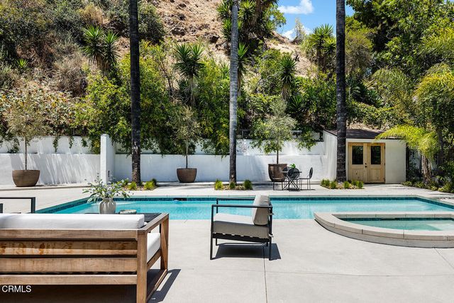 1475 N Bundy Drive, Los Angeles, CA 90049