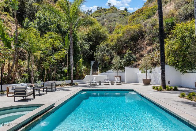 1475 N Bundy Drive, Los Angeles, CA 90049