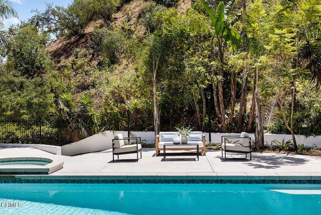 1475 N Bundy Drive, Los Angeles, CA 90049