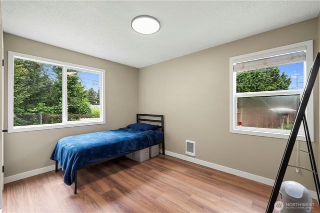 15401 2nd Avenue NE, Shoreline, WA 98155