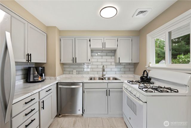 15401 2nd Avenue NE, Shoreline, WA 98155