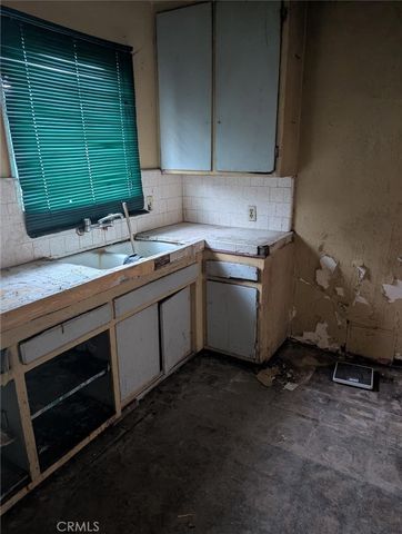 2430 W Bennett, Compton, CA 90220