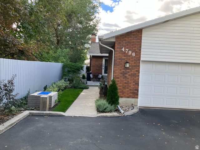 4796 S SAXONY CIR, Holladay, UT 84117