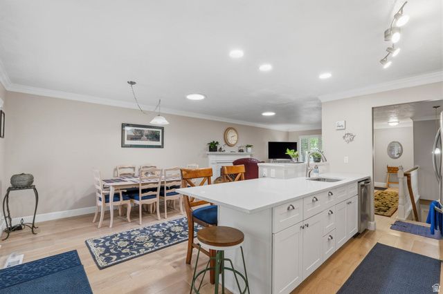4796 S SAXONY CIR, Holladay, UT 84117