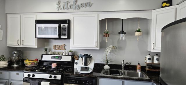 10467 DEARLOVE Road 6, Glenview, IL 60025