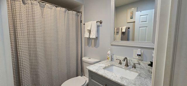 10467 DEARLOVE Road 6, Glenview, IL 60025