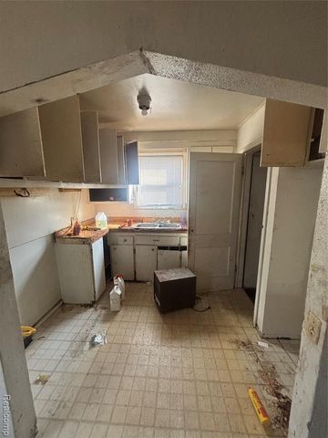 19762 Avon Avenue, Detroit, MI 48219