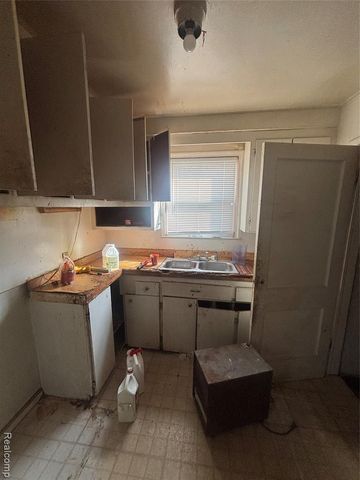 19762 Avon Avenue, Detroit, MI 48219