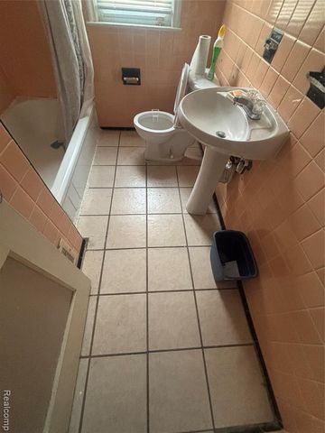 19762 Avon Avenue, Detroit, MI 48219