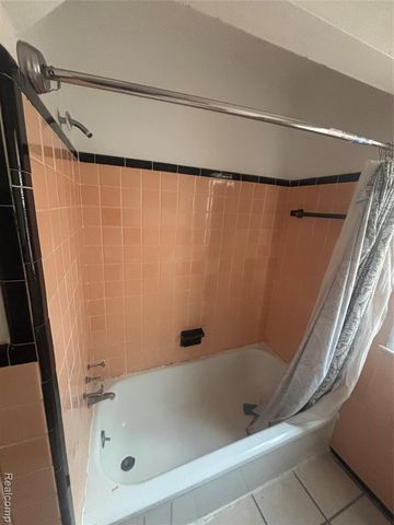 19762 Avon Avenue, Detroit, MI 48219