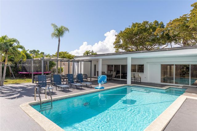 18555 SW 83rd Place, Cutler Bay, FL 33157