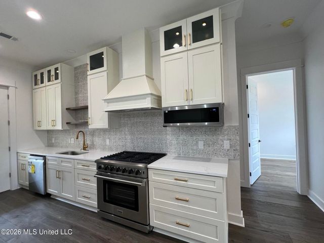 120 Grosvenor Place, Waveland, MS 39576