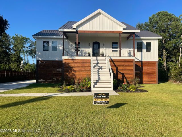 120 Grosvenor Place, Waveland, MS 39576