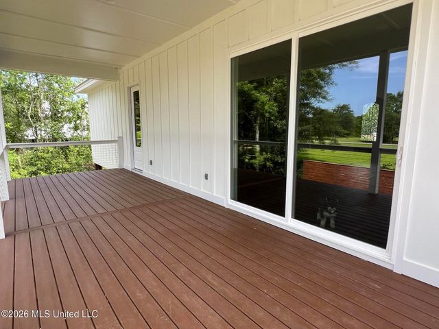 120 Grosvenor Place, Waveland, MS 39576