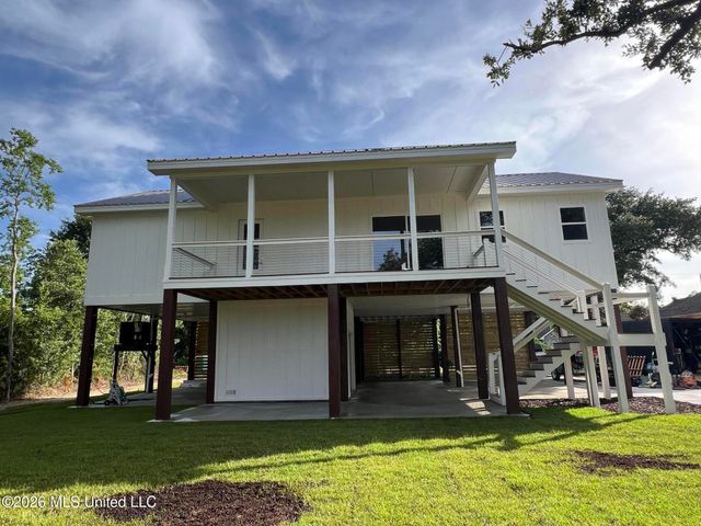 120 Grosvenor Place, Waveland, MS 39576