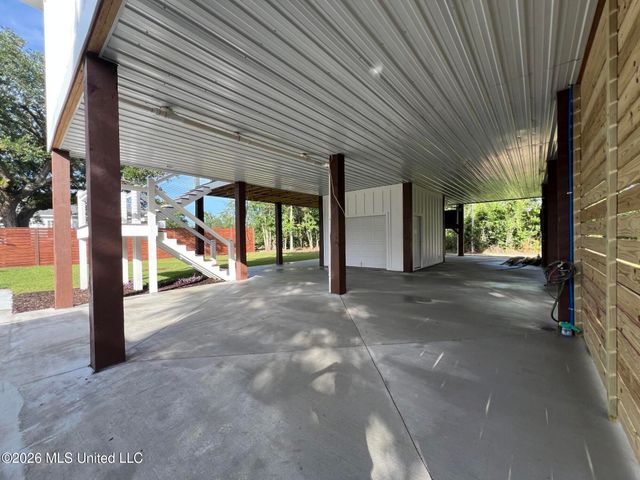 120 Grosvenor Place, Waveland, MS 39576