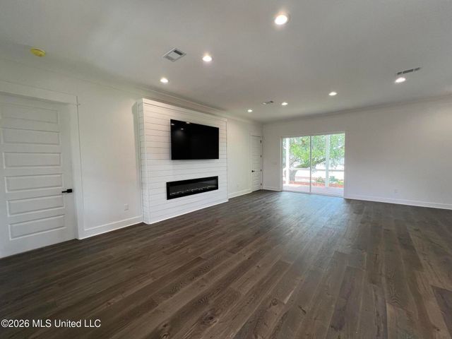 120 Grosvenor Place, Waveland, MS 39576