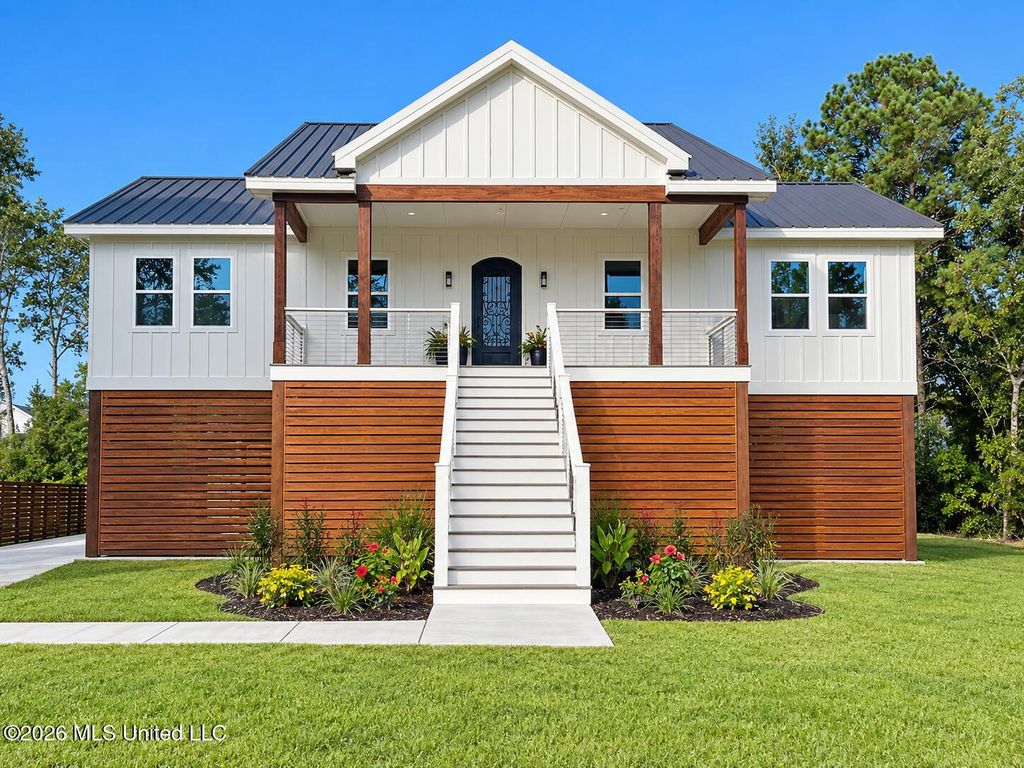 120 Grosvenor Place, Waveland, MS 39576